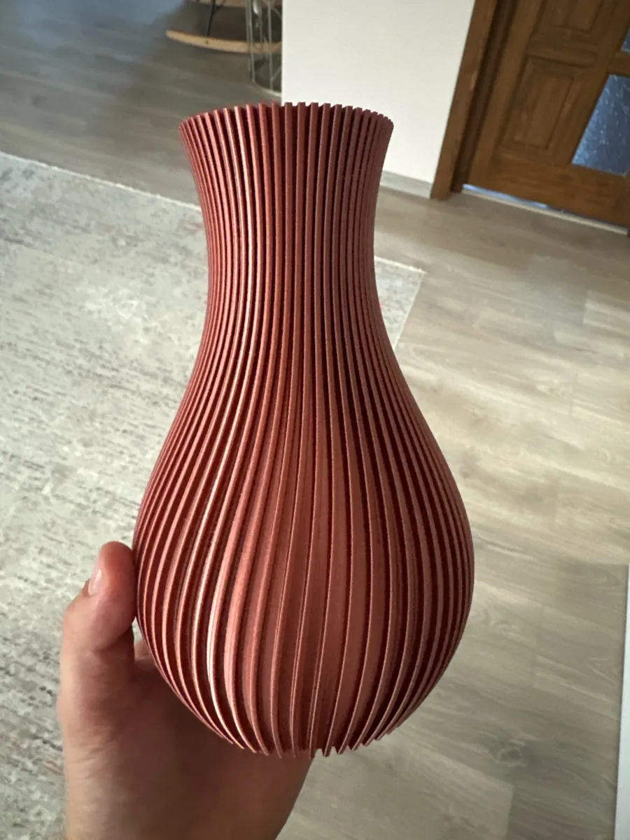 Trio de vases Japandi — version terracotta, détail des côtes